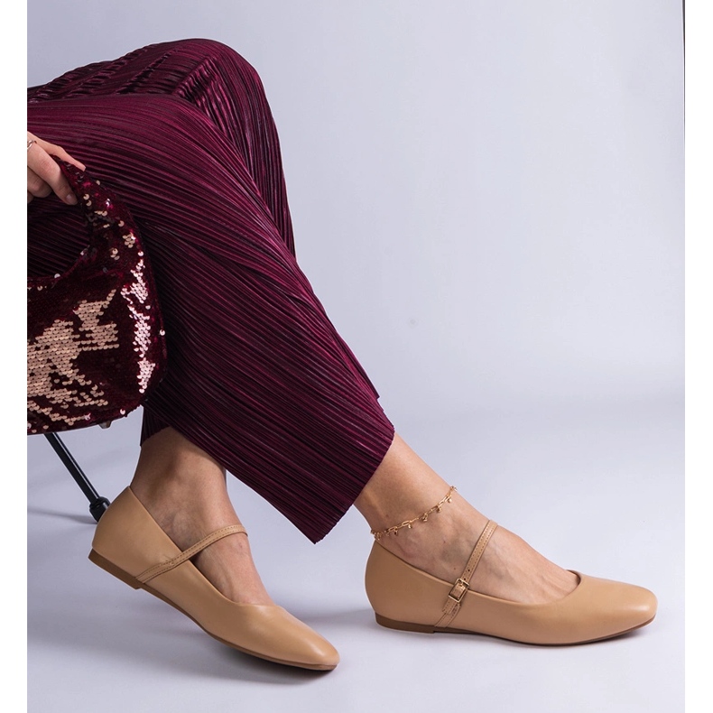 Beige Ballerinas mit Eco -Lederschnallen 2