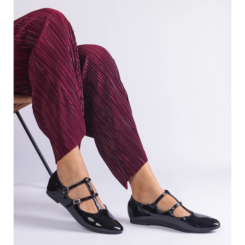 Schwarze Ballerinas aus Lackleder mit Schnalle 2