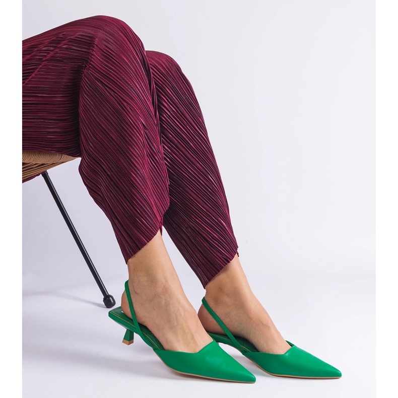 Grüne Entenküken mit offenem 2