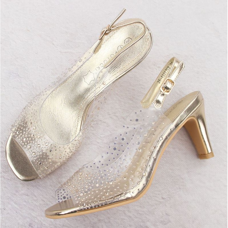 Sandalen auf dem Potocki -Pfosten bei WS43317 Wol284b golden 2