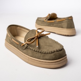 Frauen mit grünem Wildleder mit einem Bug 2