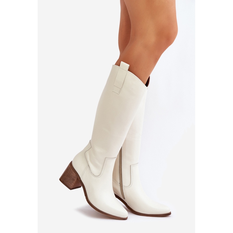 Lederstiefel vor dem Knie auf dem weißen Pfosten Zazoo 3675 1