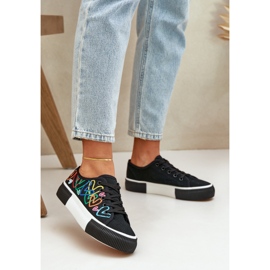 Frauen -Sneaker in schwarzen Herzen 2