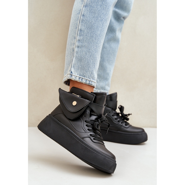 Hoch -Turnschuhe mit einem Beutel auf der schwarzen Plattform 2