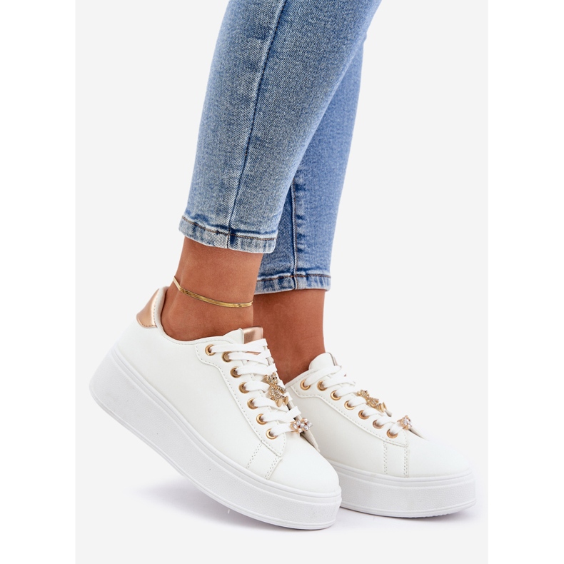 Öko -Leder -Turnschuhe mit Stiften Weiß und Gold 1