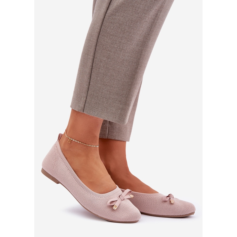 Maschen -Ballerinas mit einem rosa Bogen 1
