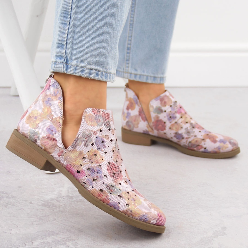 Openwork-Stiefel für Frauen in weiße Blumen M. Daszyński SA62-102 eingeführt 2