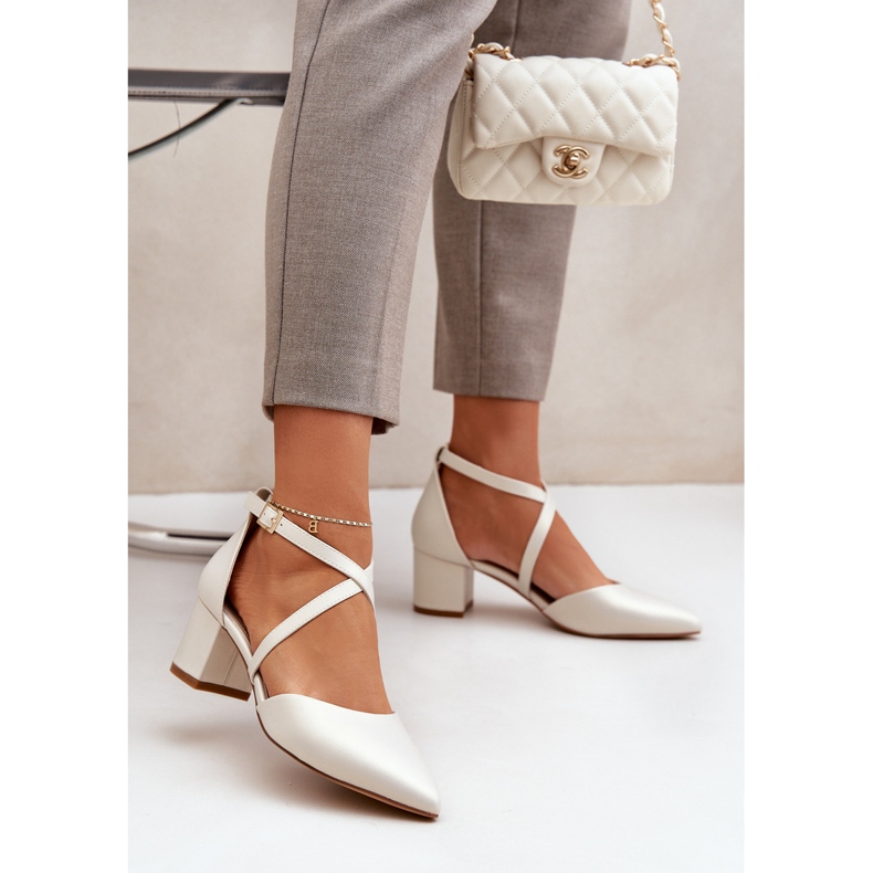 Pumpen auf der Eco Leder Post Sergio Leone Pearl beige 2