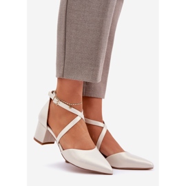 Pumpen auf der Eco Leder Post Sergio Leone Pearl beige 1