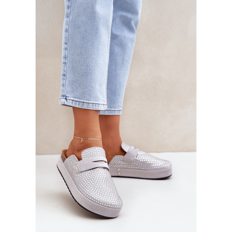 Women's Flip Flops mit Zirkonen auf der grauen Plattform dekoriert 1