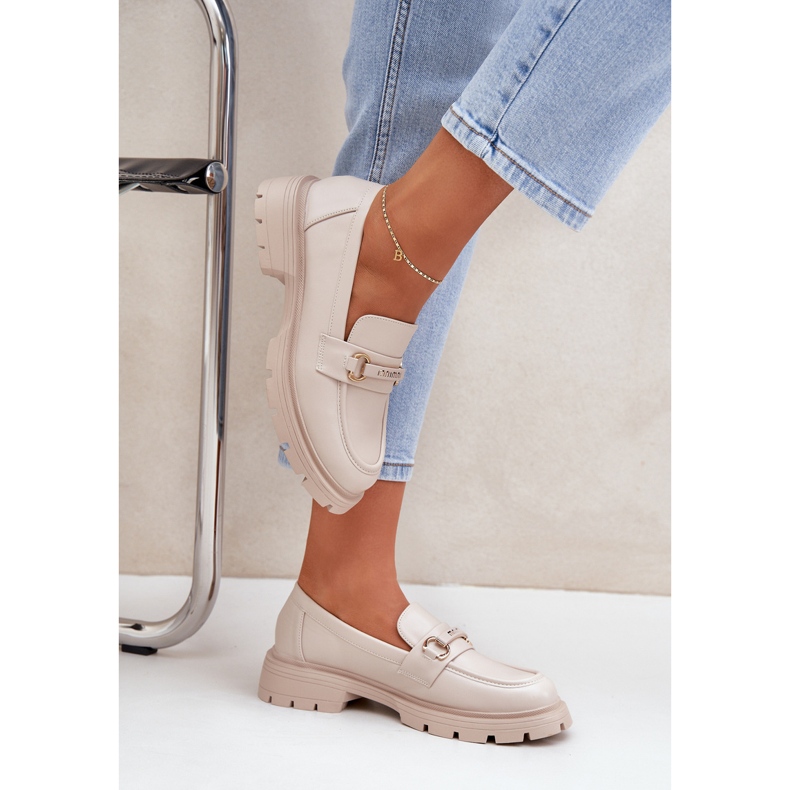 Klassische Frauen -Slipper mit Öko -Leder -Beige mit einer Verzierung 2