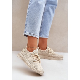 Frauenschlupf in beige Sportschuhen 2