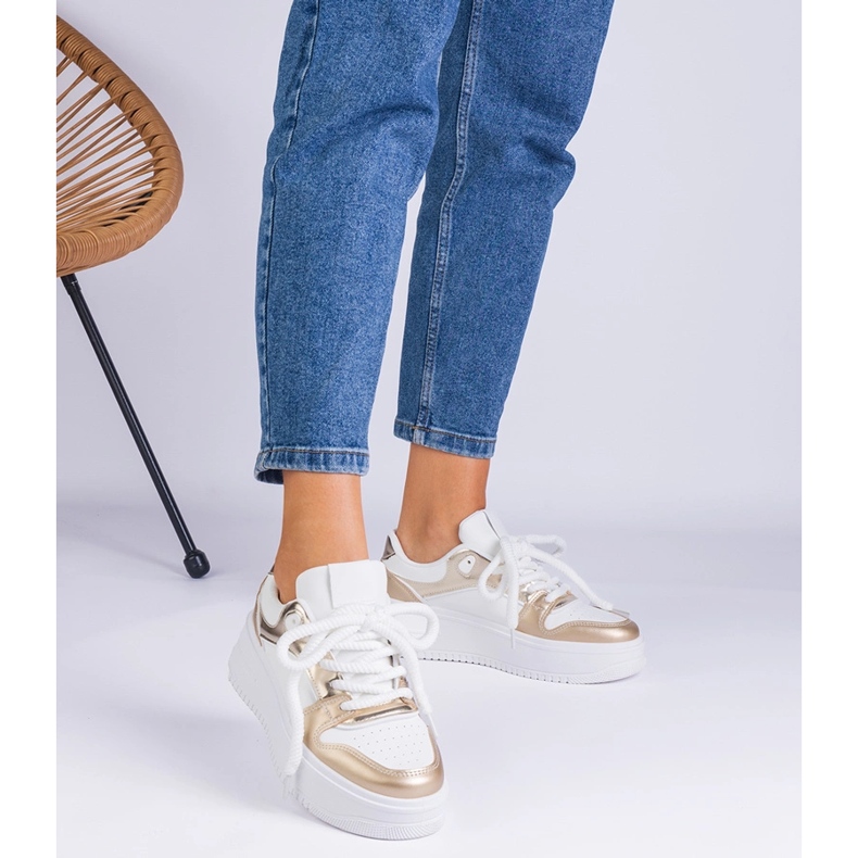 Weiß-goldene Plateau-Sneaker 1