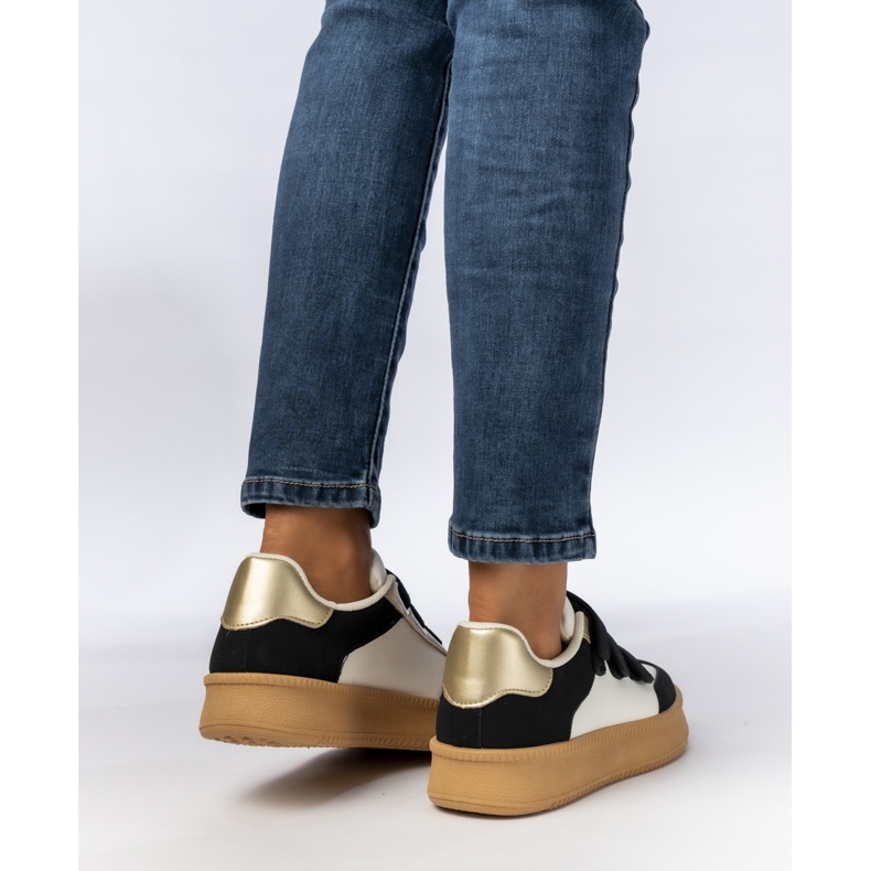 Frauen -Sneaker mit metallischen Schwarz -Weiß -Einsätzen 1