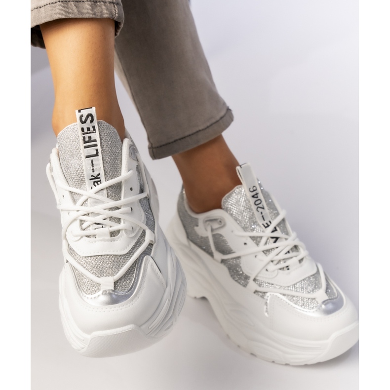 Weiße Sport -Sneaker von Frauen 2