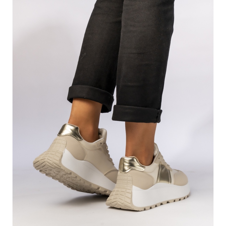 Beige Sport -Sneaker von Frauen 1