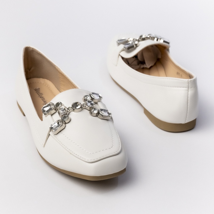 Frauenlaafer mit weißen Dekorationen 1