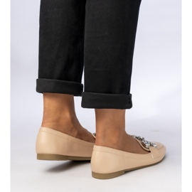 Damen-Mokassins mit beigefarbenen Verzierungen 1