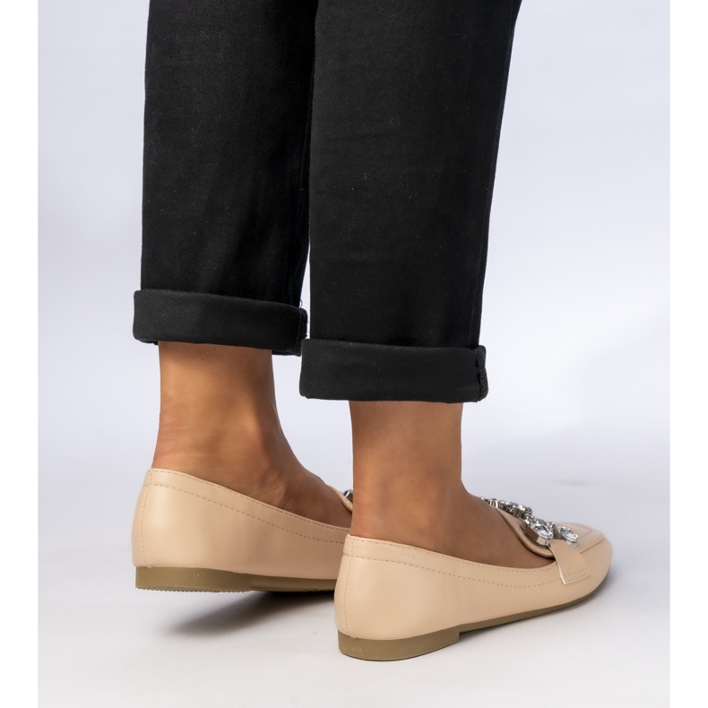 Damen-Mokassins mit beigefarbenen Verzierungen 1