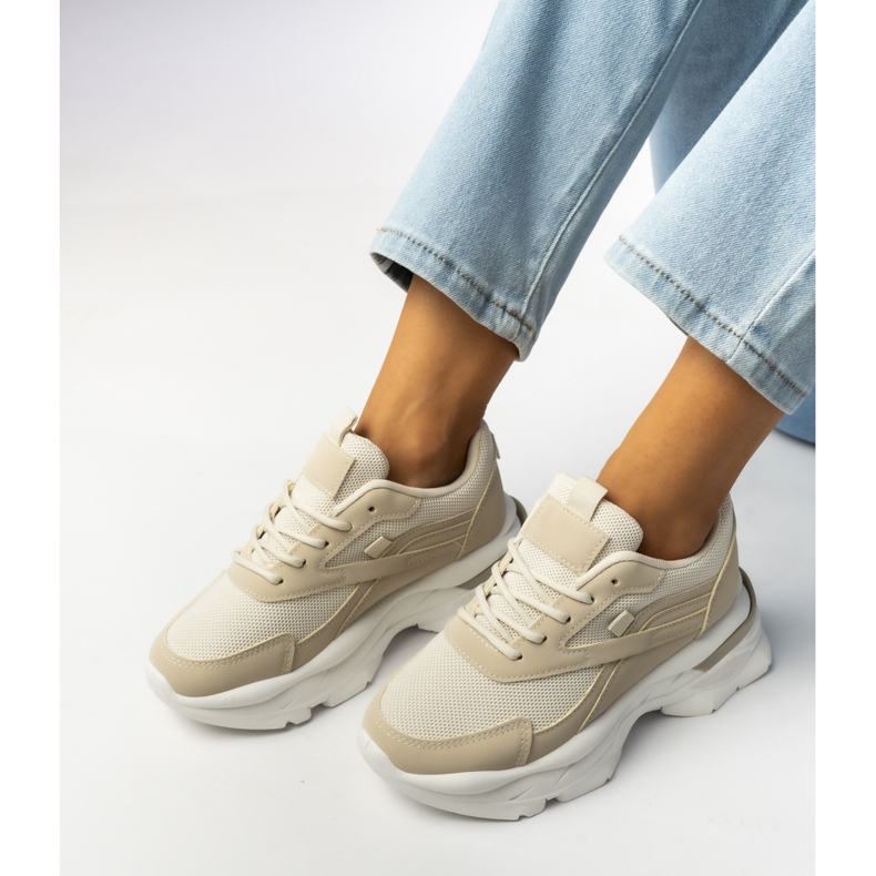 Beige Sport -Sneaker von Frauen 2