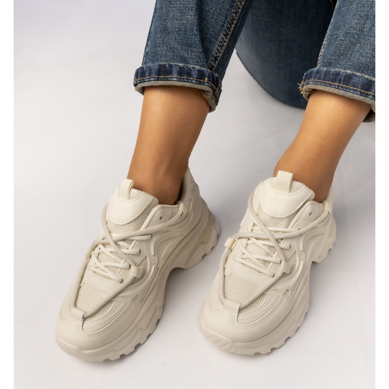 Beige Sport -Sneaker von Frauen 1