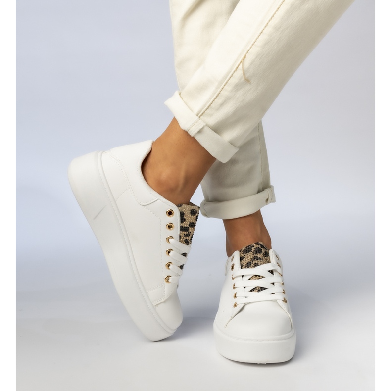 Weiße Sport -Sneaker von Frauen 1