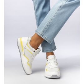 Weiße Sport -Sneaker von Frauen 1