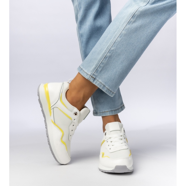 Weiße Sport -Sneaker von Frauen 1