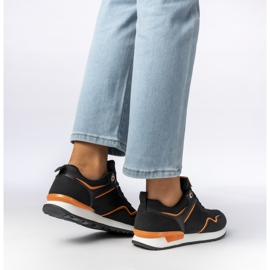 Schwarze Sport -Sneaker von Frauen 1