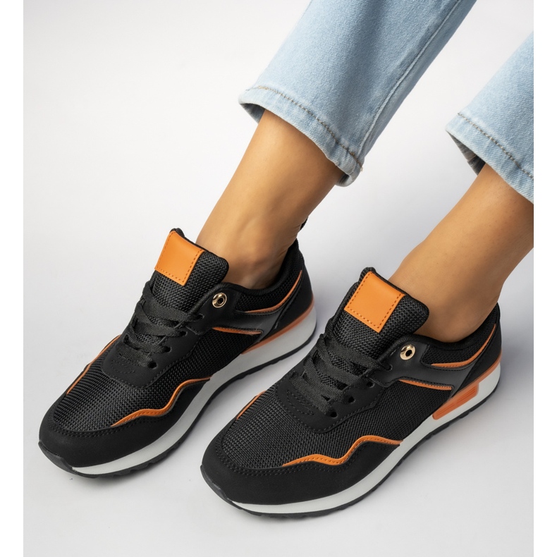 Schwarze Sport -Sneaker von Frauen 2