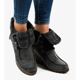 Bequeme Damen-Keilsandalen aus Leder mit eleganter Verzierung beige 1