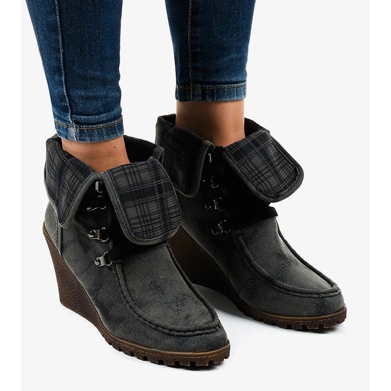 Bequeme Damen-Keilsandalen aus Leder mit eleganter Verzierung beige 2