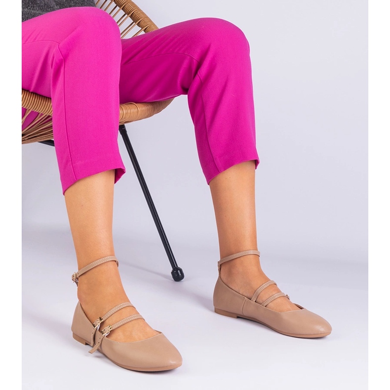 Beige Ballerinas aus Eco -Leder mit Schnallen 1