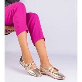 Golden Ballerinas aus Eco -Leder mit Schnallen dekoriert 3