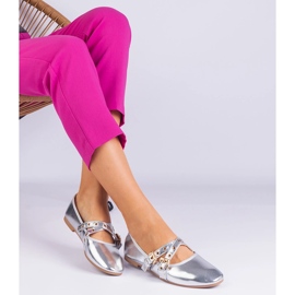 Silbermetallische Ballerinas aus Eco -Leder mit Schnallen dekoriert silber- 2