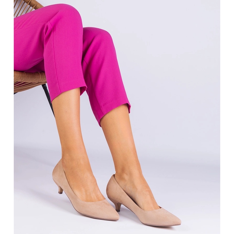 Beige Pumpen von Ekozamsz auf einem niedrigen Stift 1