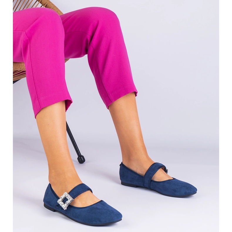 Dunkelblaue Ballerinas mit einer Schnalle mit Crystaliki dekoriert 1