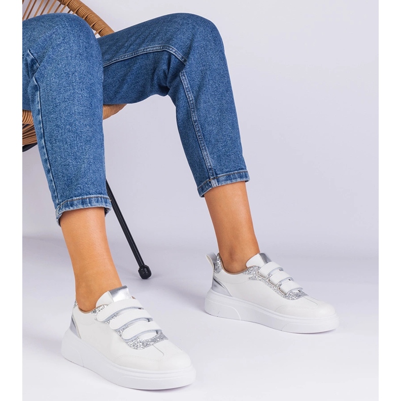 Weiß- und Silber -Turnschuhe für Frauen für Klettverschlüsse mit Glitzer dekoriert 1