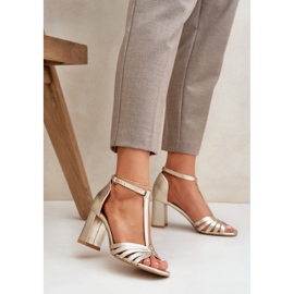 Natürliche Ledersandalen auf dem Laura Messi 2766 Zloty Post golden 2