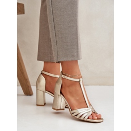 Natürliche Ledersandalen auf dem Laura Messi 2766 Zloty Post golden 3