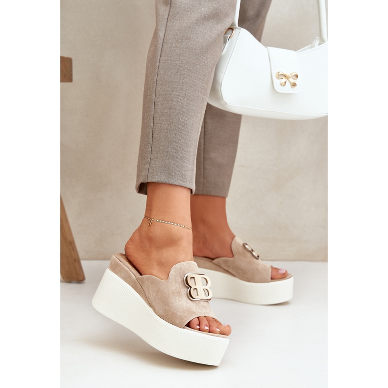 Hausschuhe auf der Plattform und Keile mit beige Ornament 2