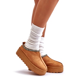 Pantoffeln für Frauen auf der Plattform mit Kamelstickerei beige 1