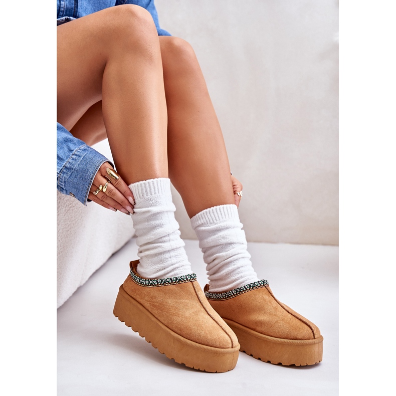 Pantoffeln für Frauen auf der Plattform mit Kamelstickerei beige 5