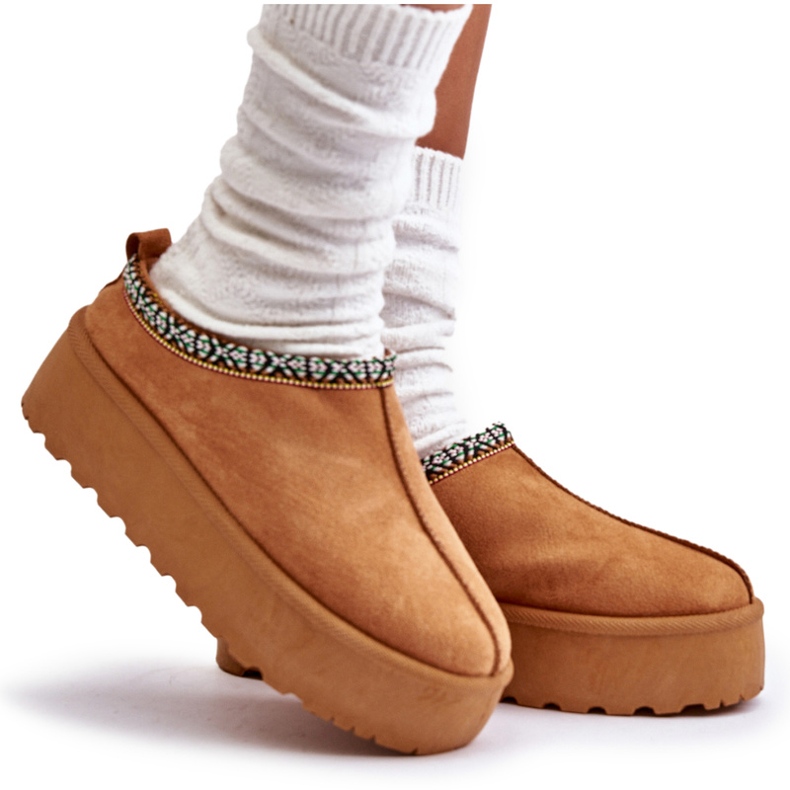 Pantoffeln für Frauen auf der Plattform mit Kamelstickerei beige 6