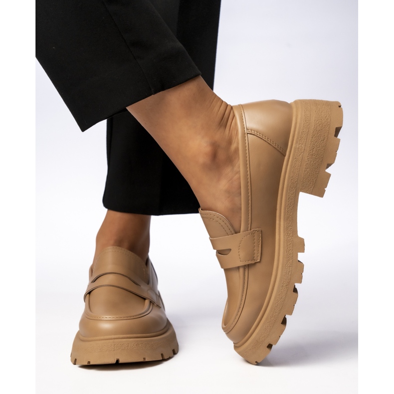 Frauen über Giulia Kaki Sladers braun 1