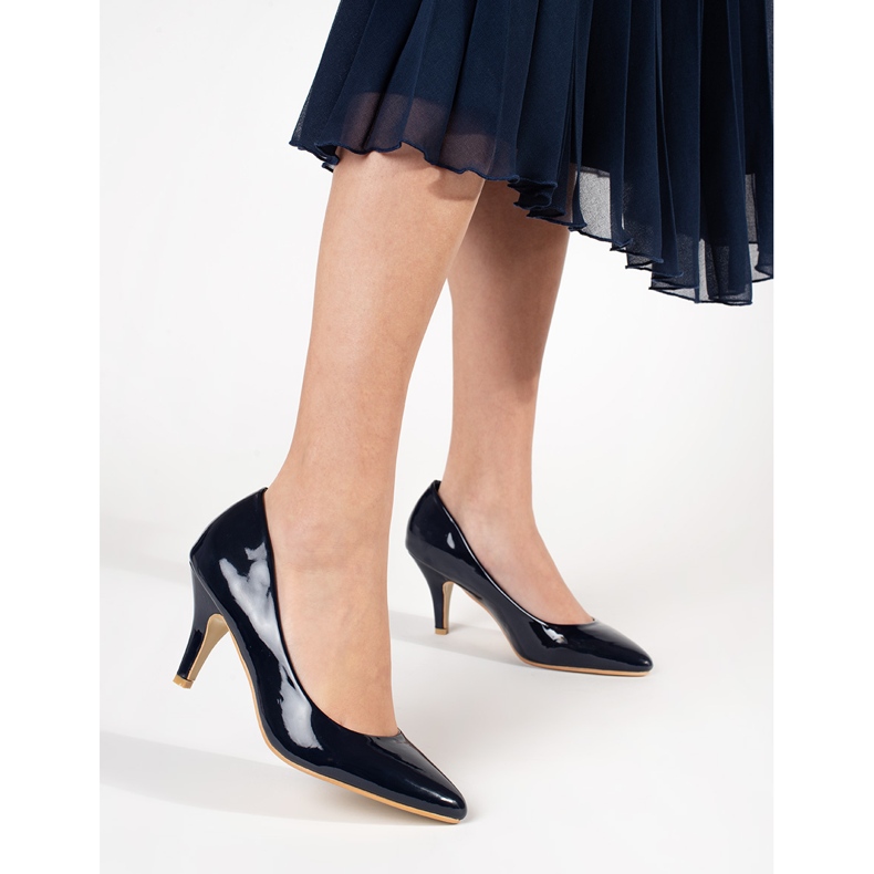 Marineblau lackierte Absätze 1