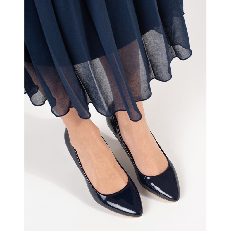 Marineblau lackierte Absätze 2