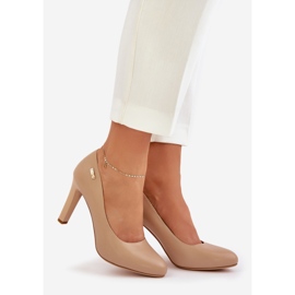 Frauenpumpen am Sergio Leone Coffe Campbell Post braun 1