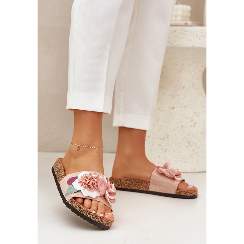 Frauenflip flops mit Blumen auf einer Korkplattform rosa 2