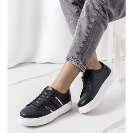 D/GMR Schwarze Turnschuhe auf der Goldsmi-Plattform 1